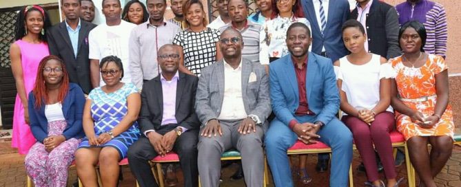 Researchers-trainers-pose-at-the-end-of-training